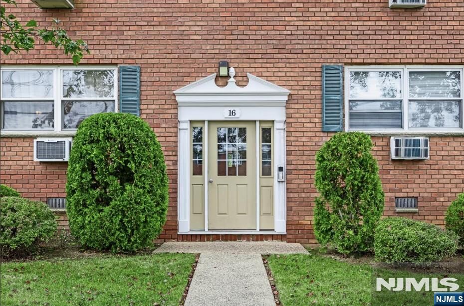 Property Photo:  16 Knox Terrace 2D  NJ 07470 