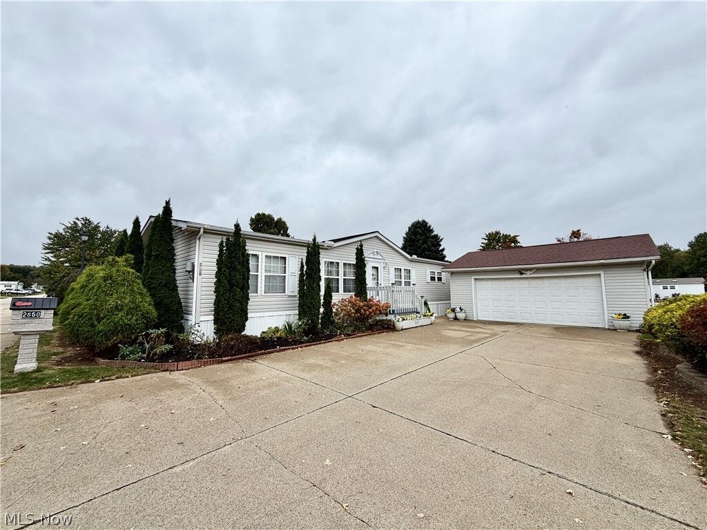 Property Photo: 2650 Lake Breeze Drive OH 44057