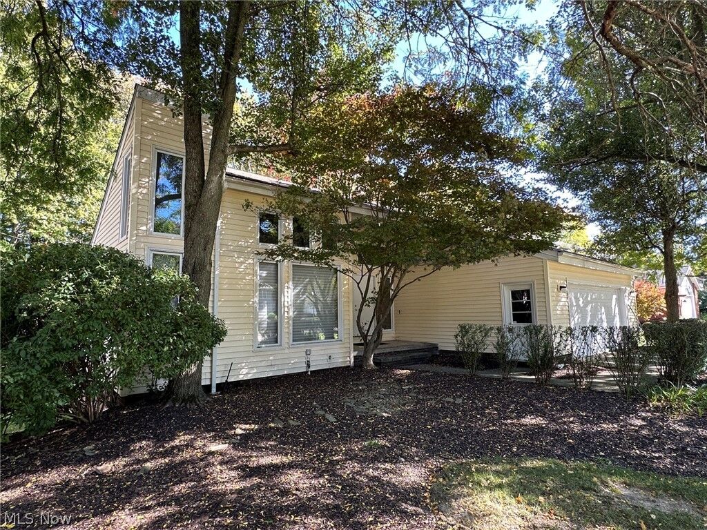 Property Photo:  5025 Lansdowne Drive  OH 44139 