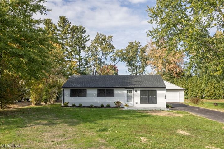 Property Photo:  1923 Hillsdale Drive  OH 44087 