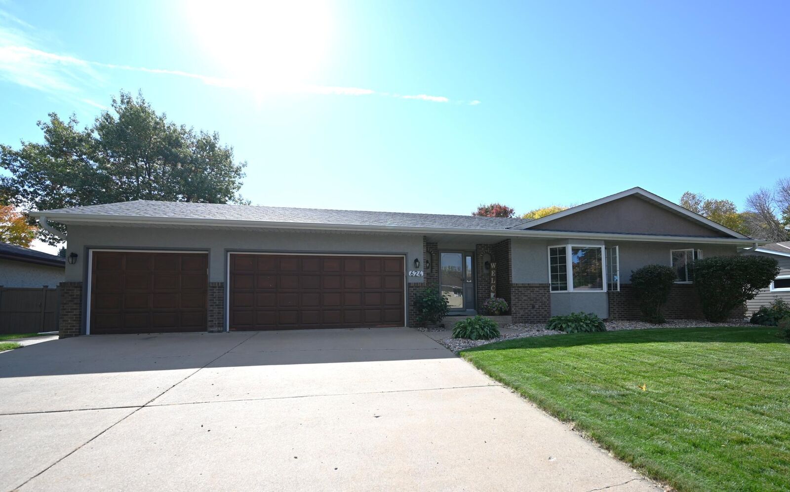 Property Photo: 624 Hennes Avenue MN 55379