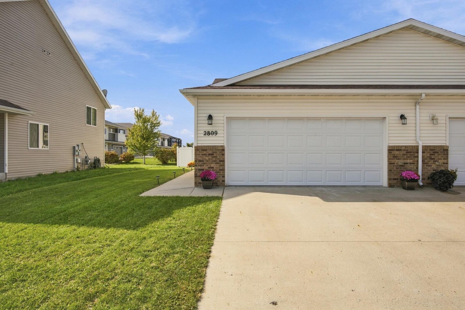 Property Photo:  2809 Umber Court S  ND 58104 