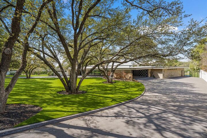 Property Photo: 4400 Ridgehaven Road TX 76116