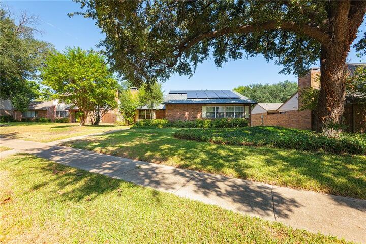Property Photo: 1909 Linda Lane TX 75081