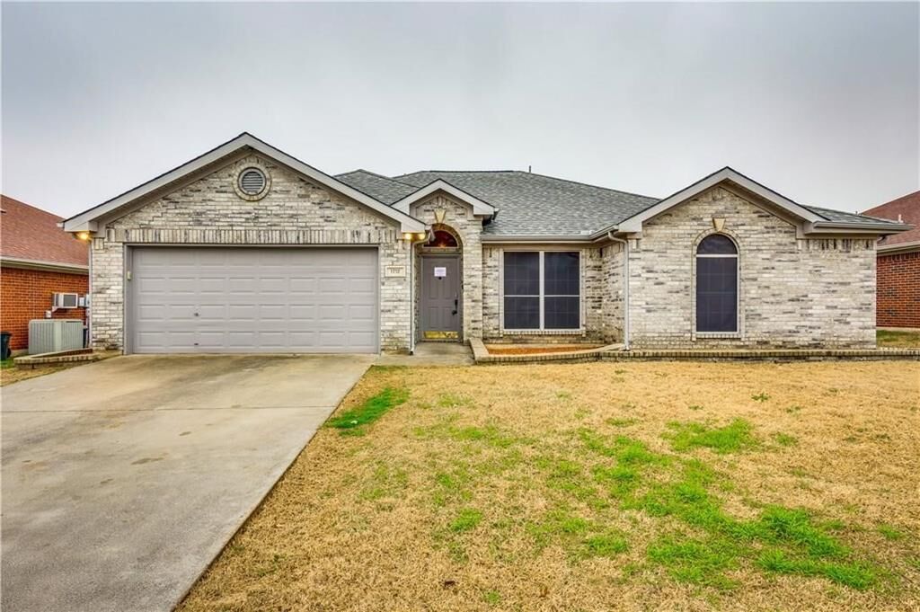 Property Photo: 1712 Prescott Drive TX 76063