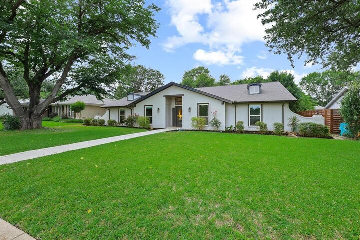 Property Photo:  7668 La Cosa Drive  TX 75248 