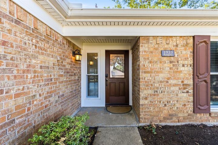 Property Photo: 1933 Pin Oak Drive TX 75028