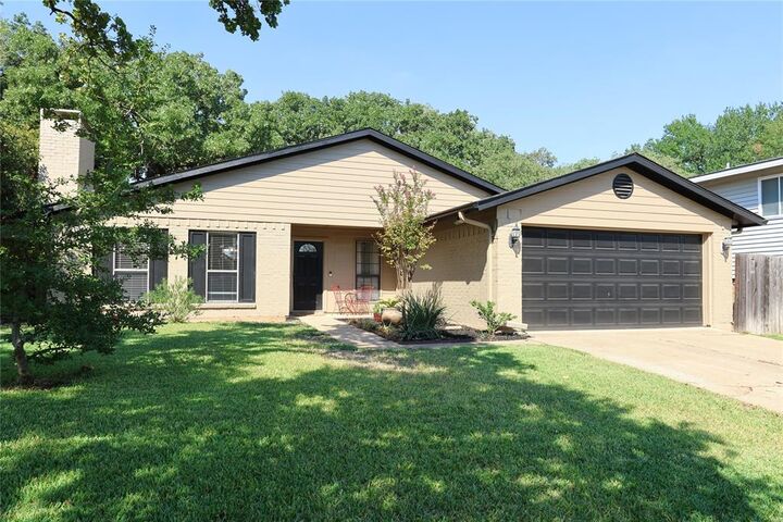 Property Photo:  2813 Meandering Way  TX 76021 
