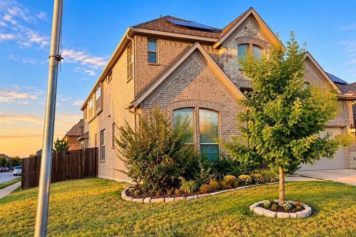 Property Photo: 2122 Victoria Lane TX 75407