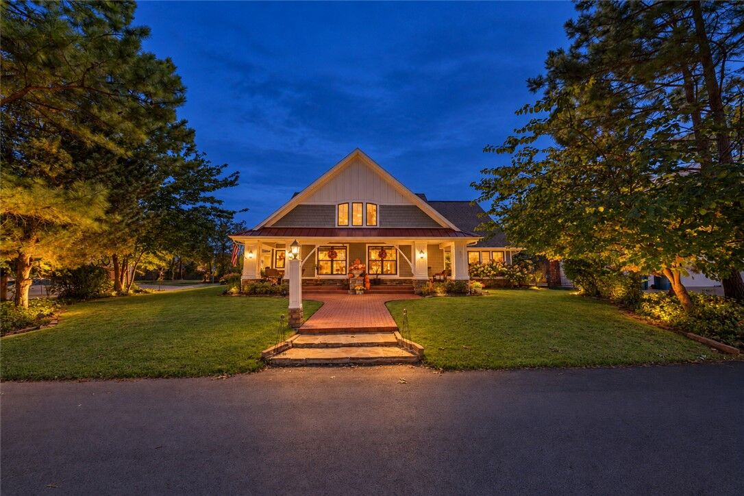Property Photo:  601 NW Jackson Street  AR 72712 