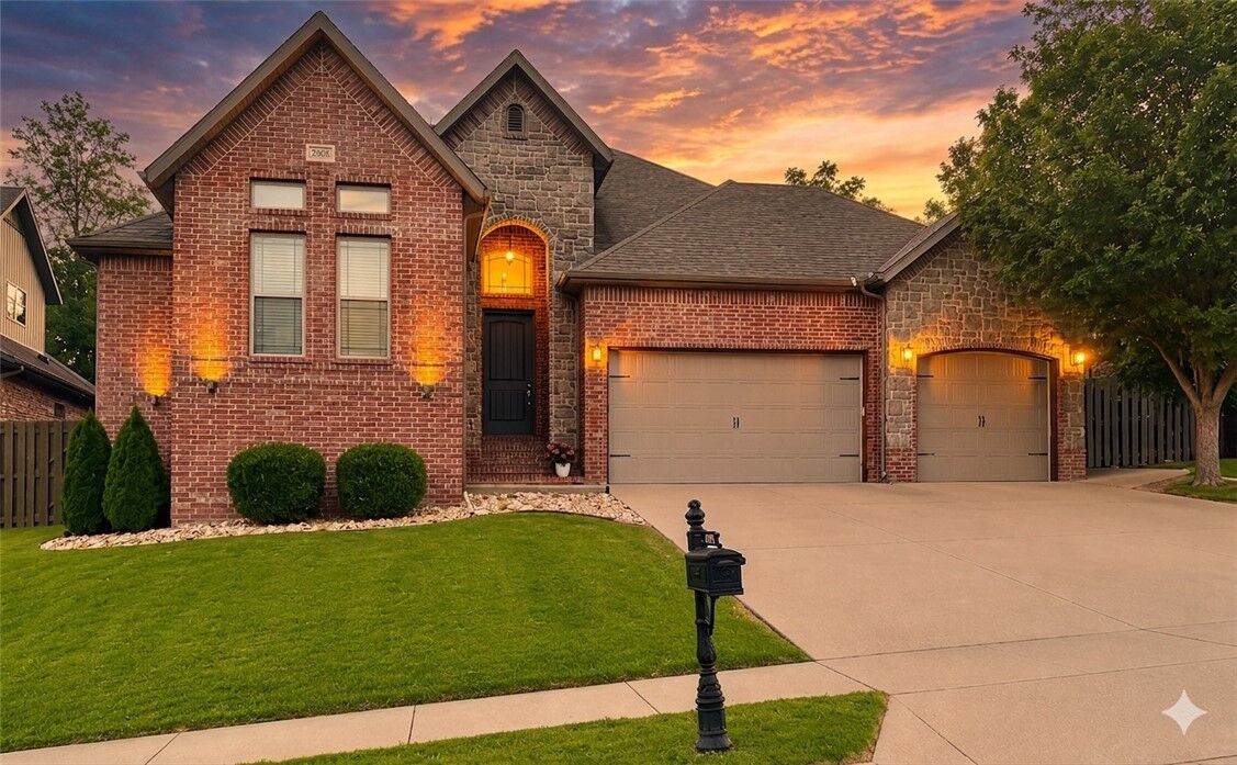 Property Photo:  2003 NE Steinbeck Drive  AR 72712 
