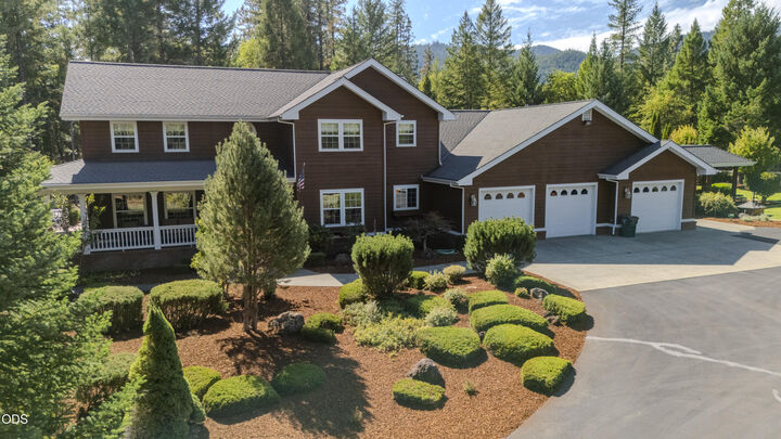 Property Photo:  148 Carlos Avenue  OR 97537 