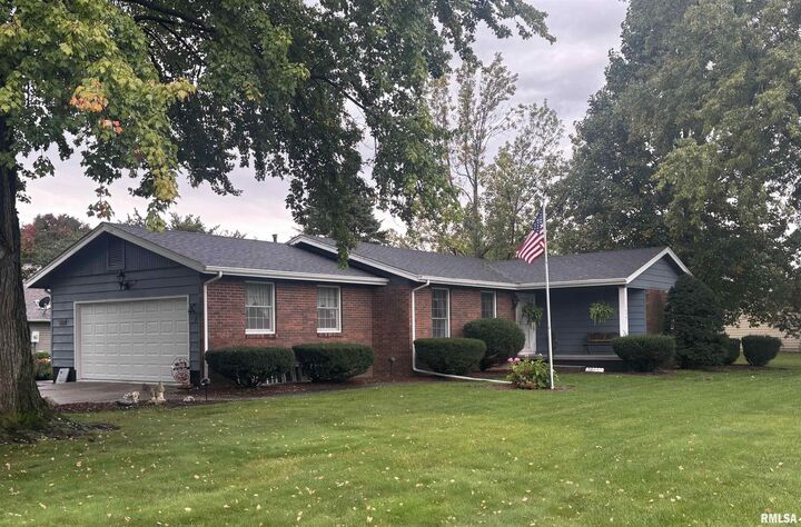 Property Photo:  1650 Woodbine Circle North  IL 61401 