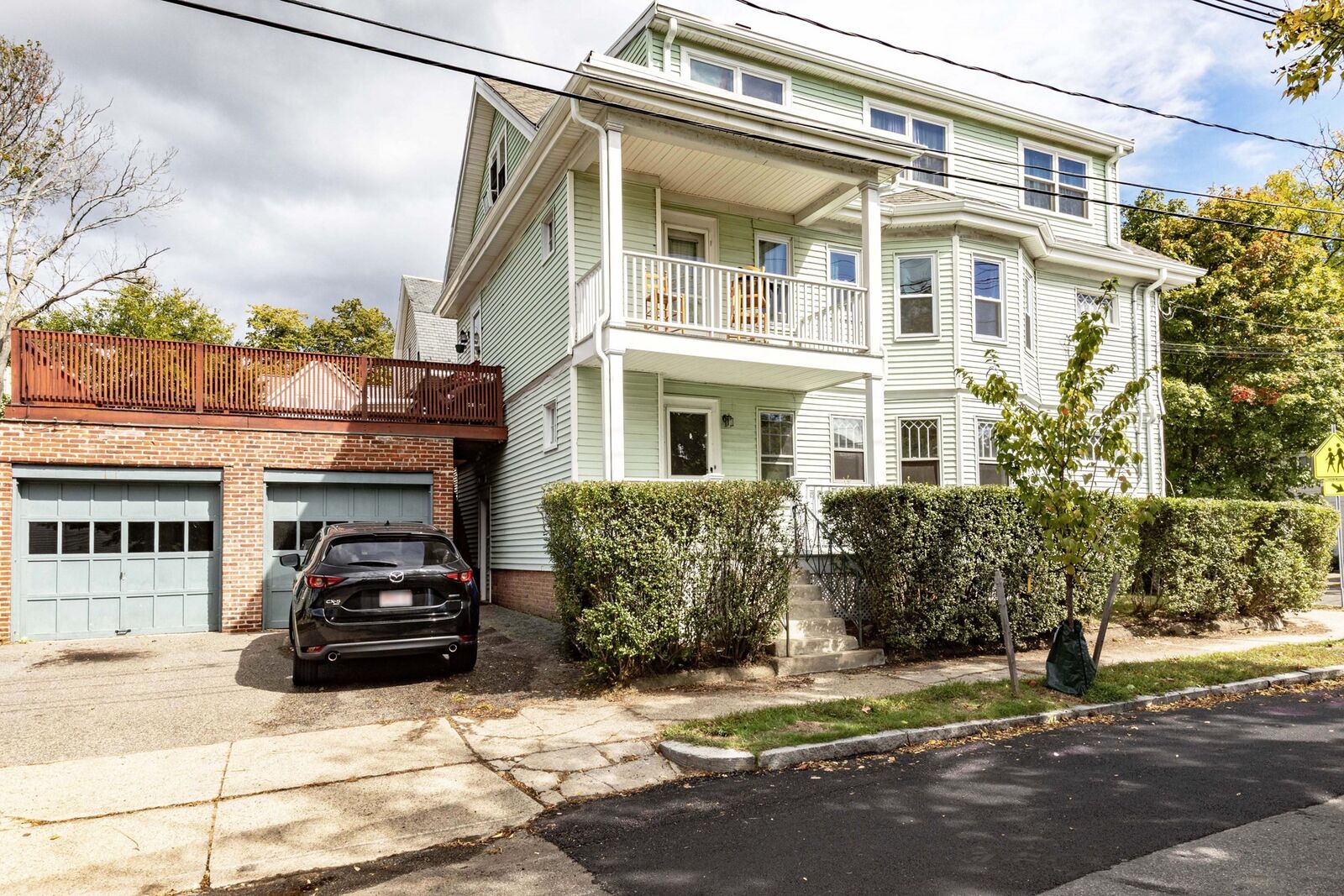 Property Photo: 27-29 Lake Street 1 MA 02474