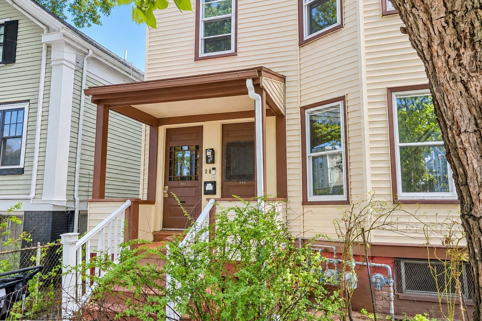 Property Photo:  302 Columbia St 2  MA 02141 