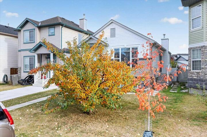 Property Photo:  26 Saddlemead Way NE  AB T3J 4J5 