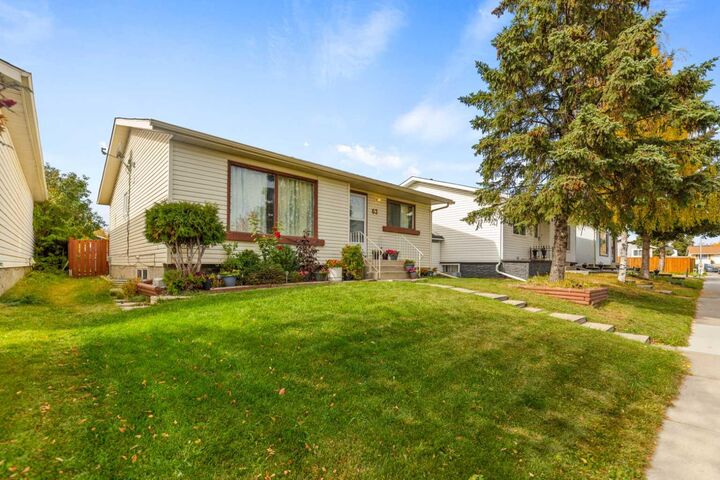 Property Photo: 63 Faldale Close NE AB T3J 1V9