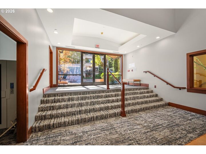 Property Photo:  780 NW Westover Sq 3  OR 97210 