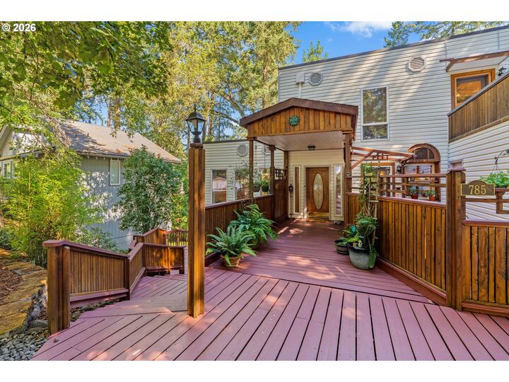 Property Photo:  785 E 44th Ave  OR 97405 