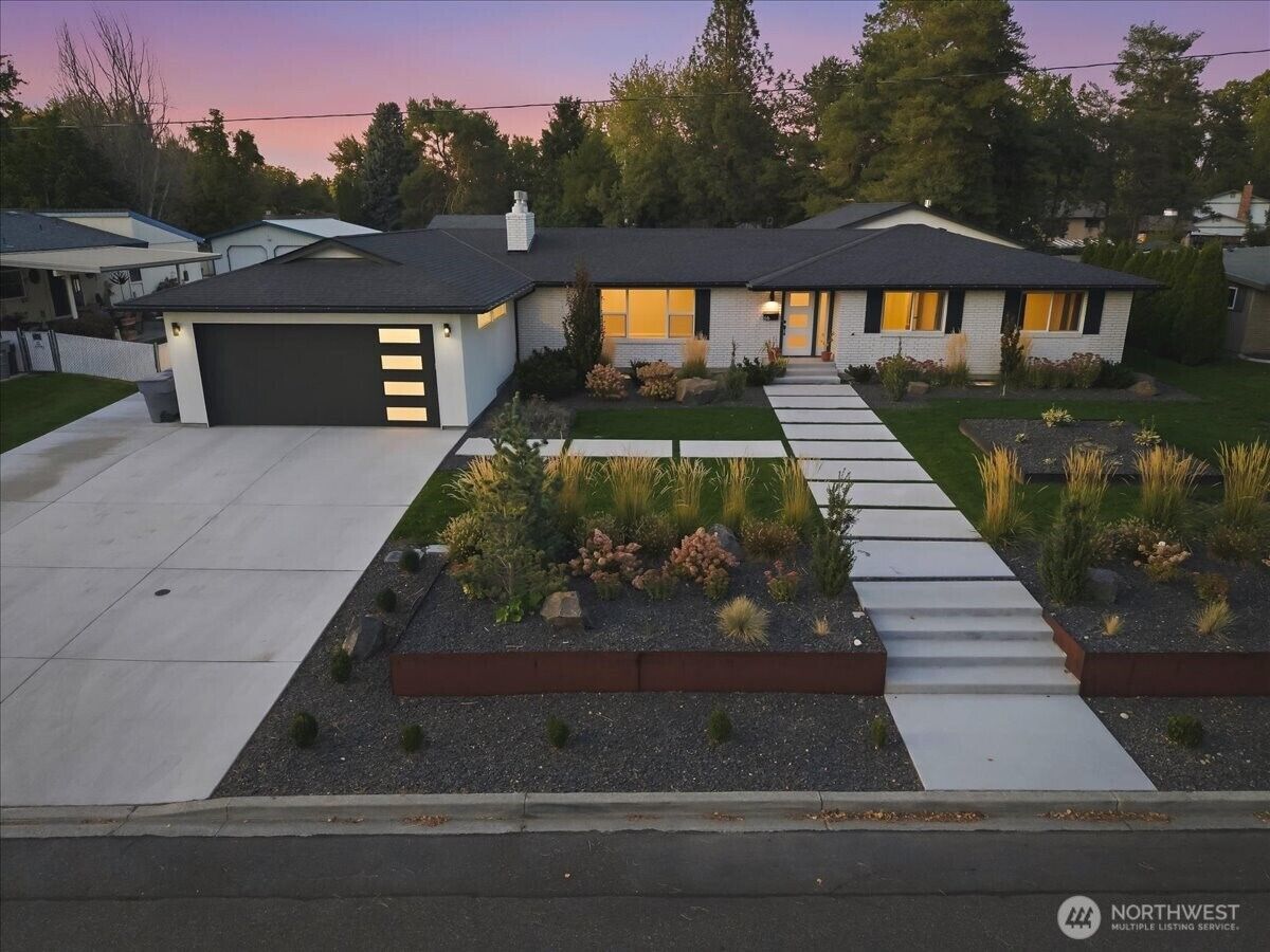 Property Photo: 66 Park Street WA 99354