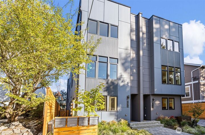 Property Photo: 4434 Dayton Avenue N WA 98103