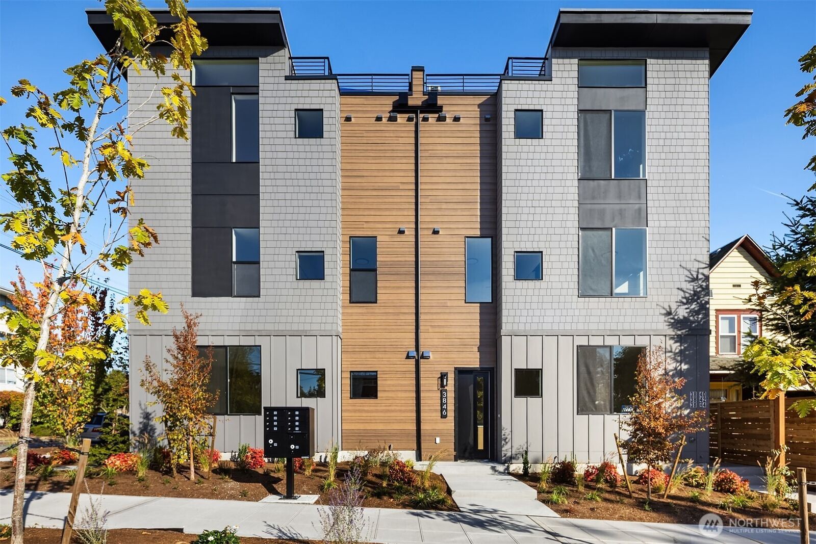 Property Photo: 3842 Linden Avenue N WA 98103