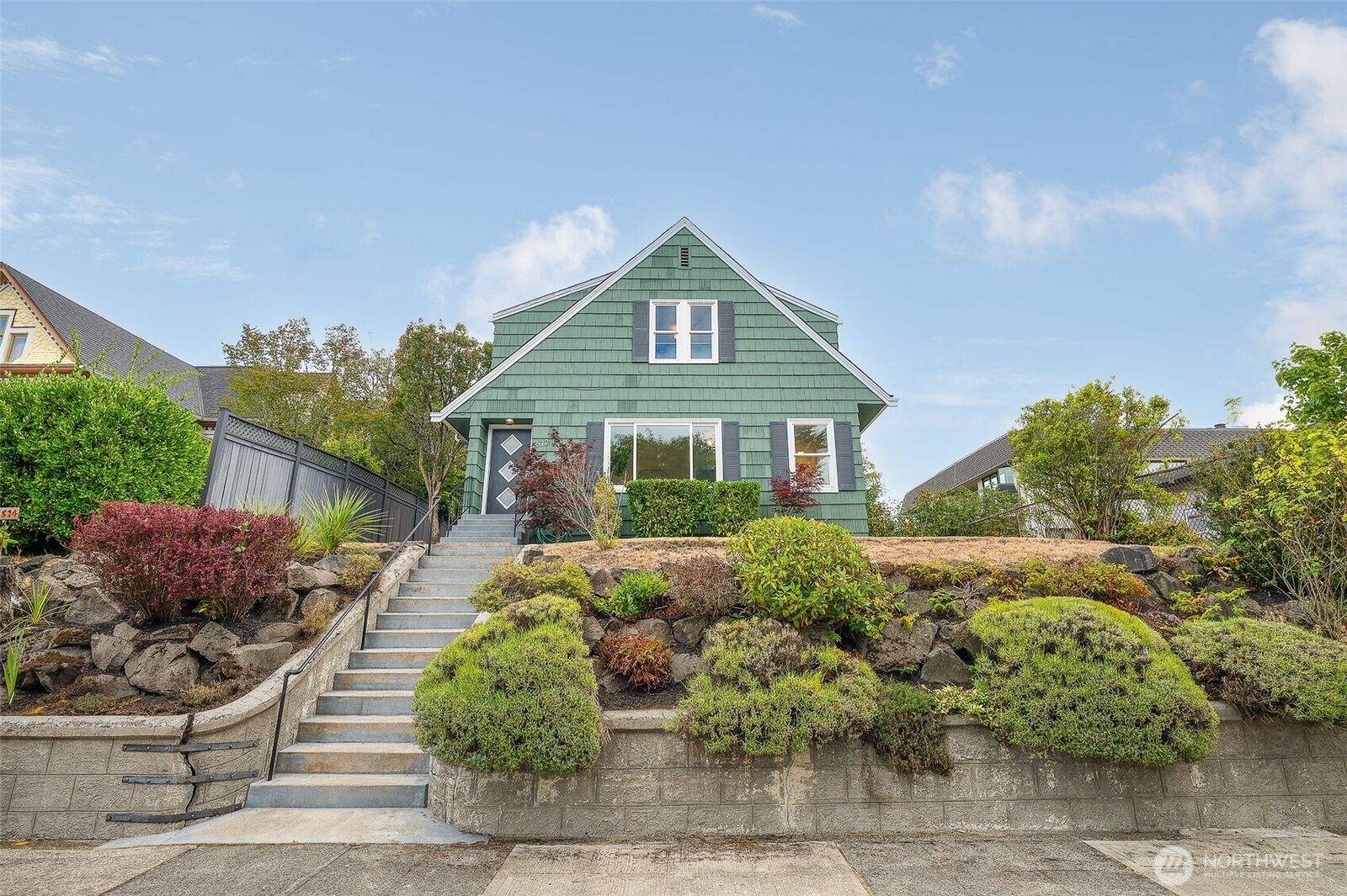 Property Photo: 1512 6th Avenue W WA 98119