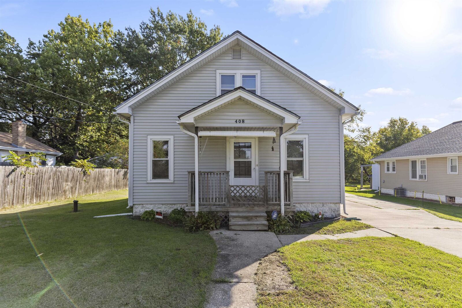 Property Photo:  408 Daisyfield Boulevard  IL 61102 