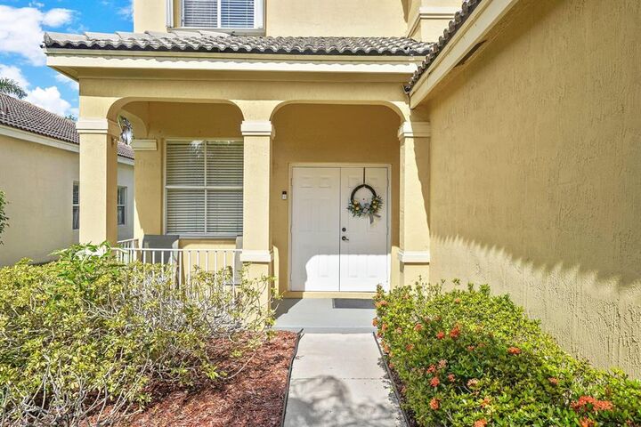 Property Photo: 1457 Banyan Way FL 33327