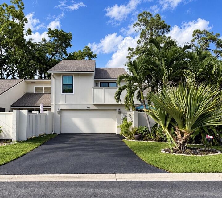 Property Photo: 653 Spinnaker Court FL 33414