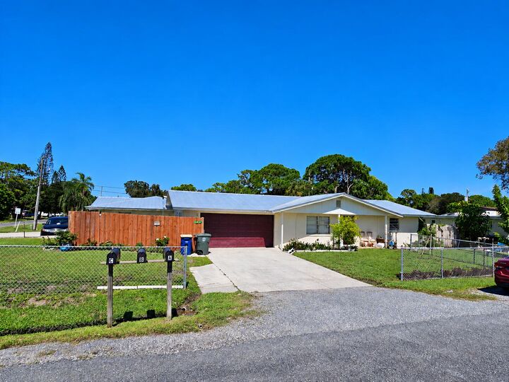 Property Photo:  950 Revels Lane  FL 34982 