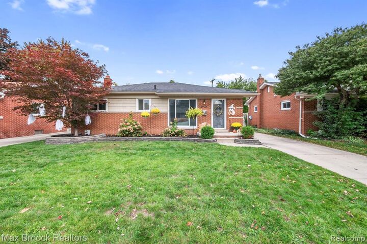 Property Photo: 29428 Shackett Avenue MI 48071