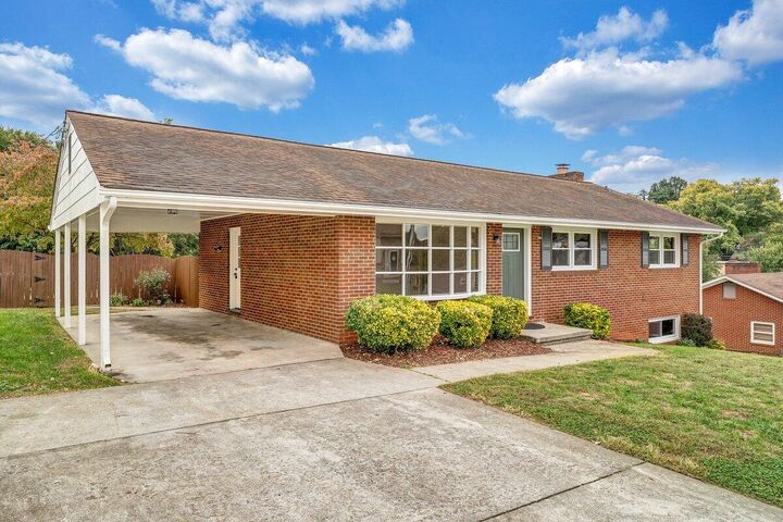 Property Photo:  1707 Angus Rd NW  VA 24017 