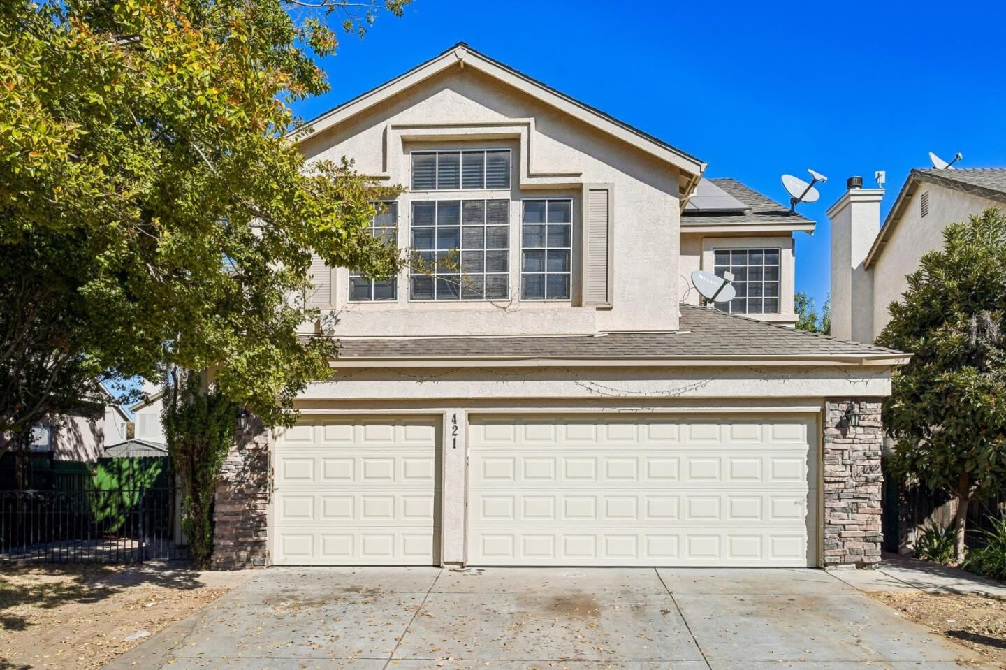 Property Photo: 421 De Bord Drive CA 95376