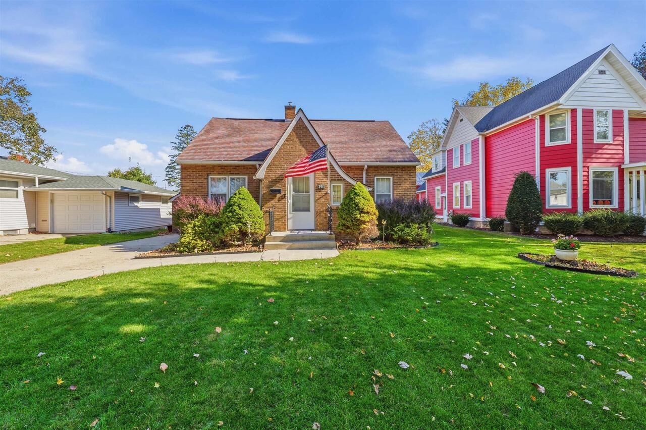 Property Photo:  951 Watson Street  WI 54971 