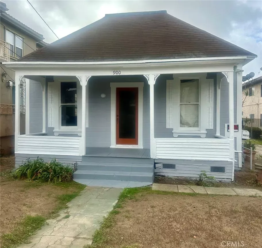 Property Photo: 900 E Windsor CA 91205
