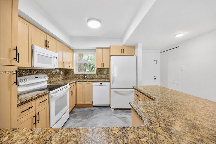 Property Photo:  8507 Old Country Mnr 312  FL 33328 