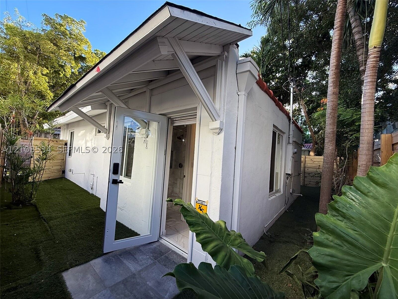 Property Photo:  721 Lenox Av 1  FL 33139 