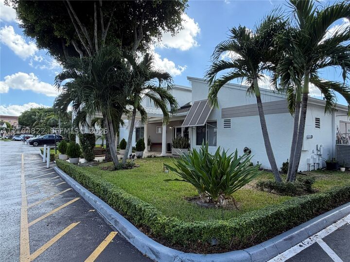 Property Photo: 6740 NW 175th Ln F-20 FL 33015