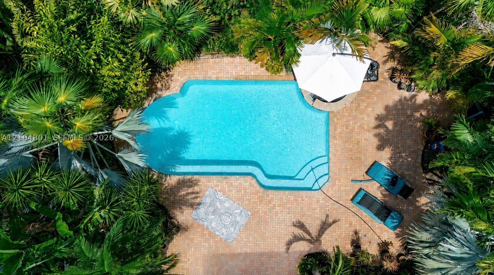Property Photo:  2400 NE 5th Ave  FL 33305 