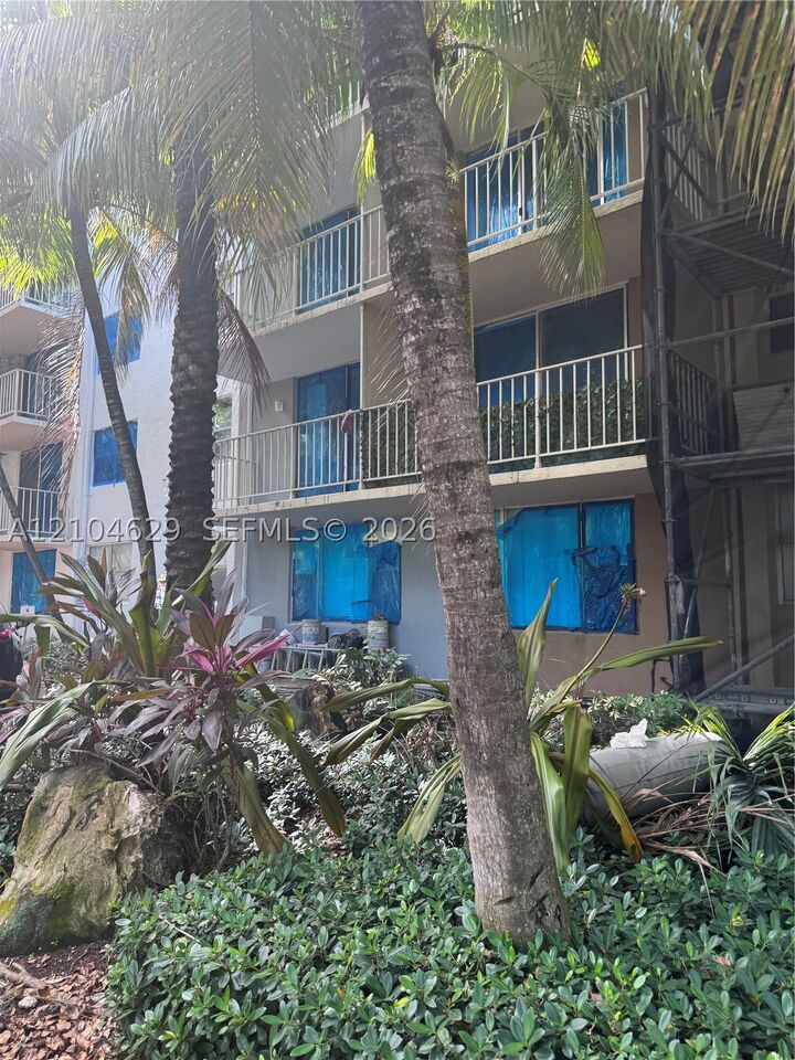Property Photo:  1805 Sans Souci Blvd 334  FL 33181 