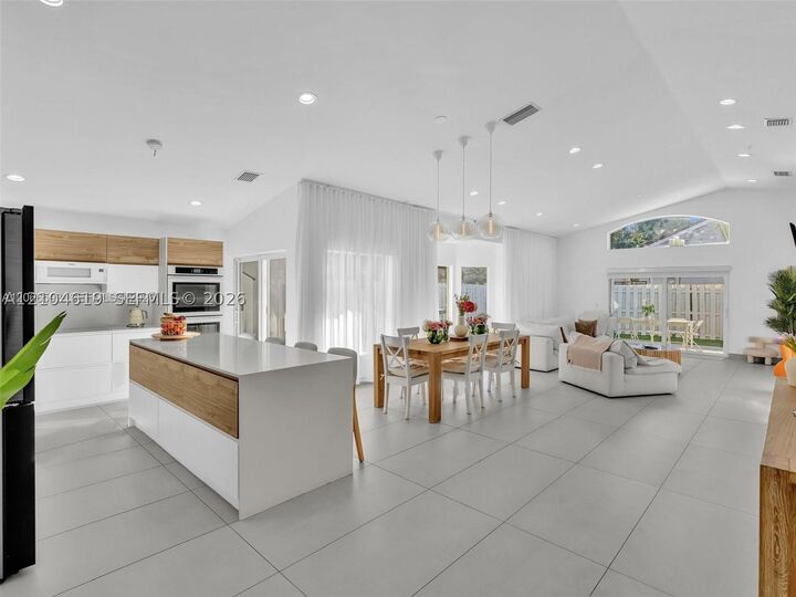 Property Photo:  4807 SW 34th Ave  FL 33312 