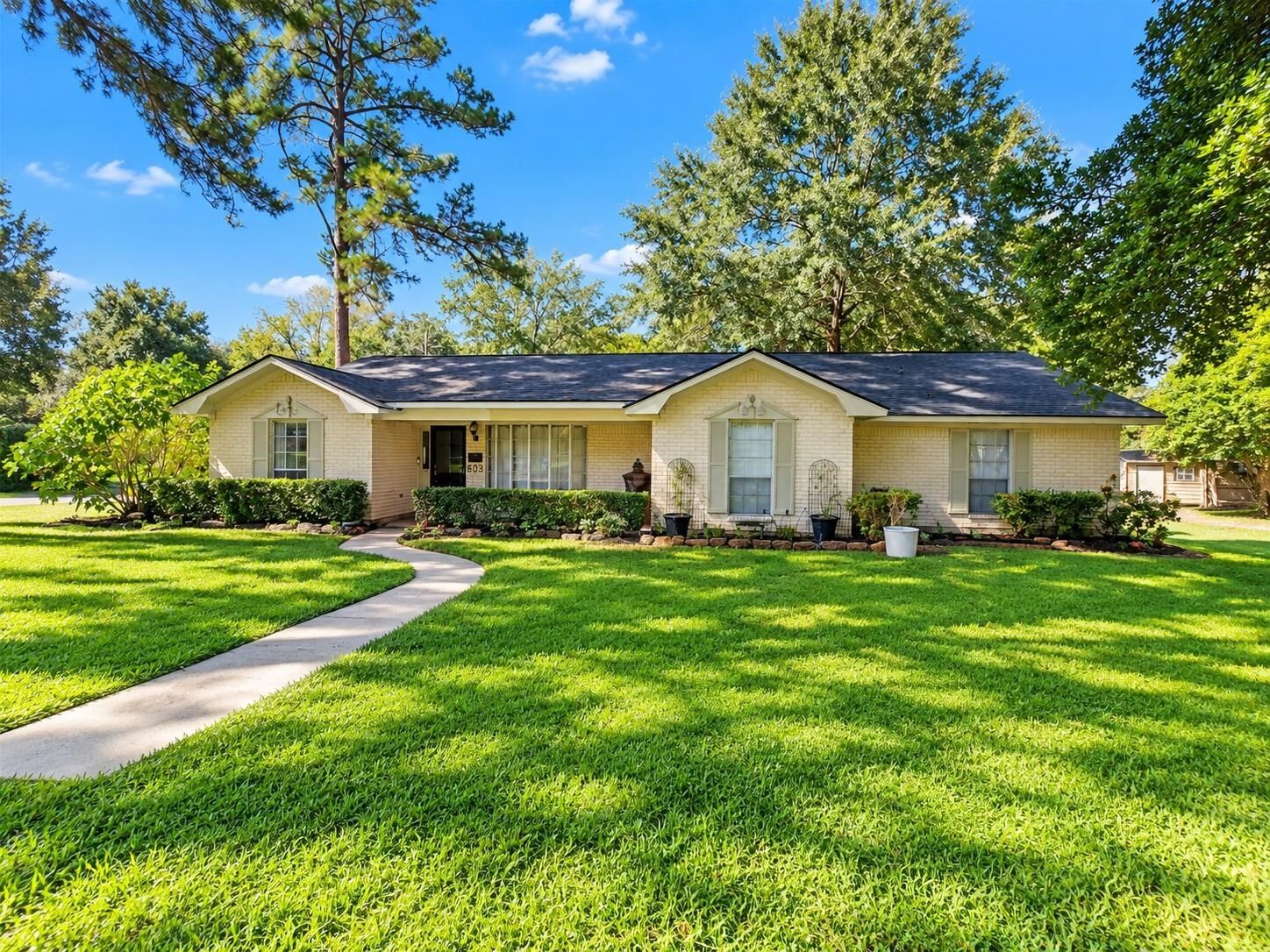 Property Photo:  601 Apple Blossom  TX 75979 