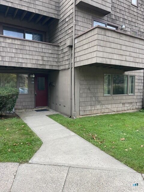 Property Photo: 139 Towne House Road 139 CT 06514