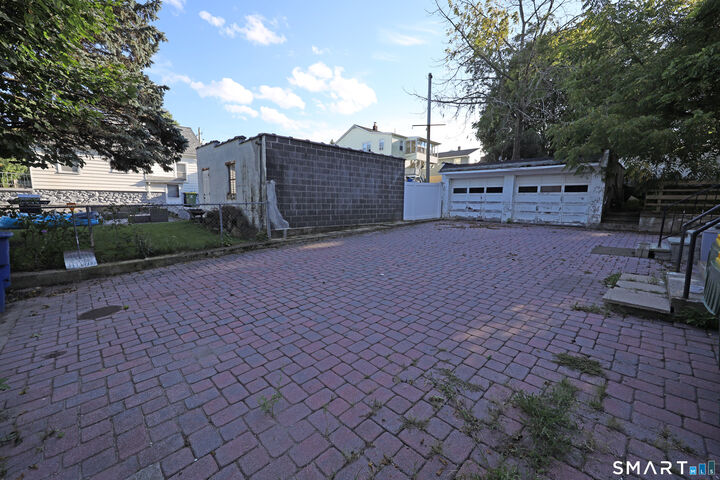 Property Photo:  15 Avon Avenue  CT 06708 