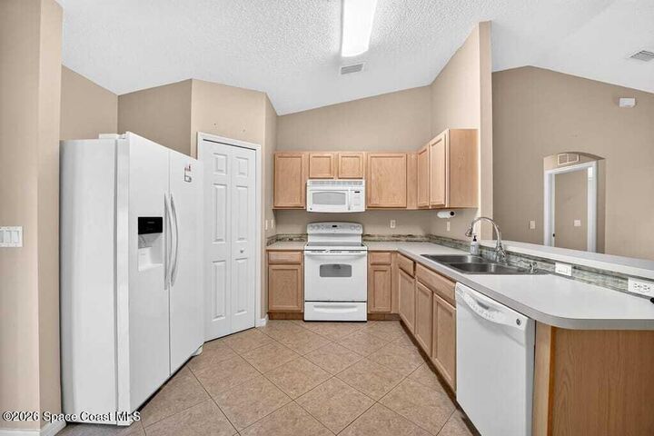 Property Photo: 2316 Willow Oak Drive FL 32141