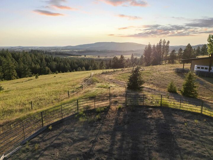 Property Photo:  10718 S Mica Vista Ln Ln  WA 99023 