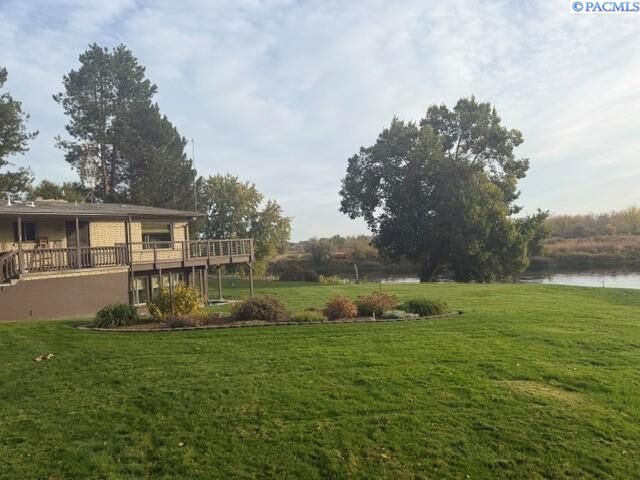 Property Photo:  2626 N Riverside Dr  WA 99353 