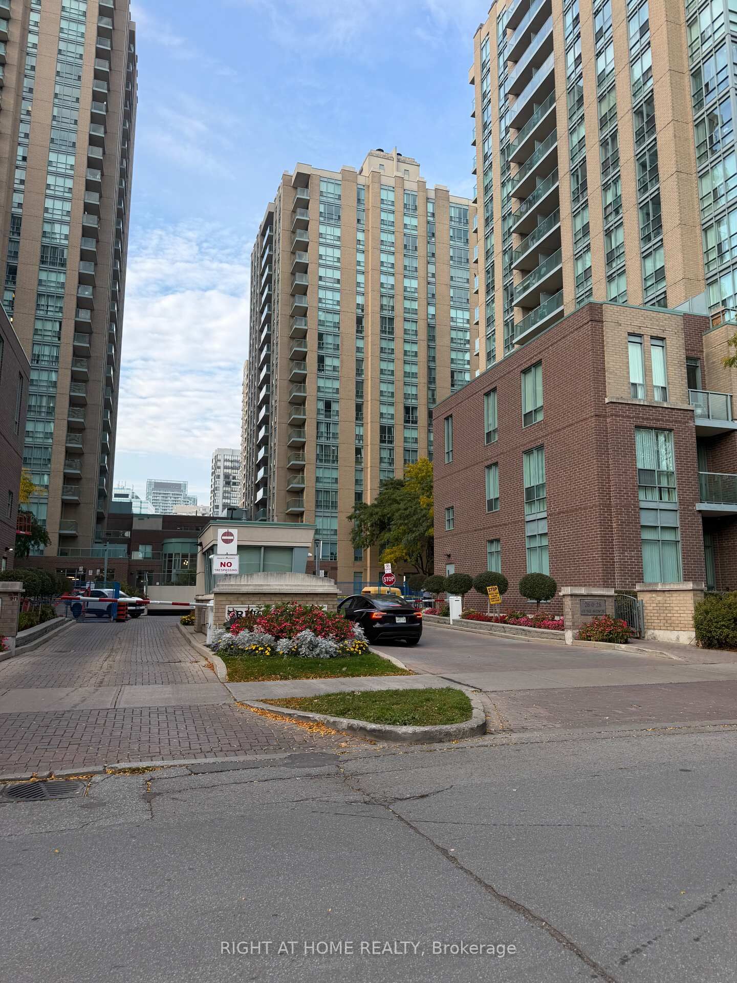 Property Photo:  26 Olive Avenue 908  ON M2N 7G7 