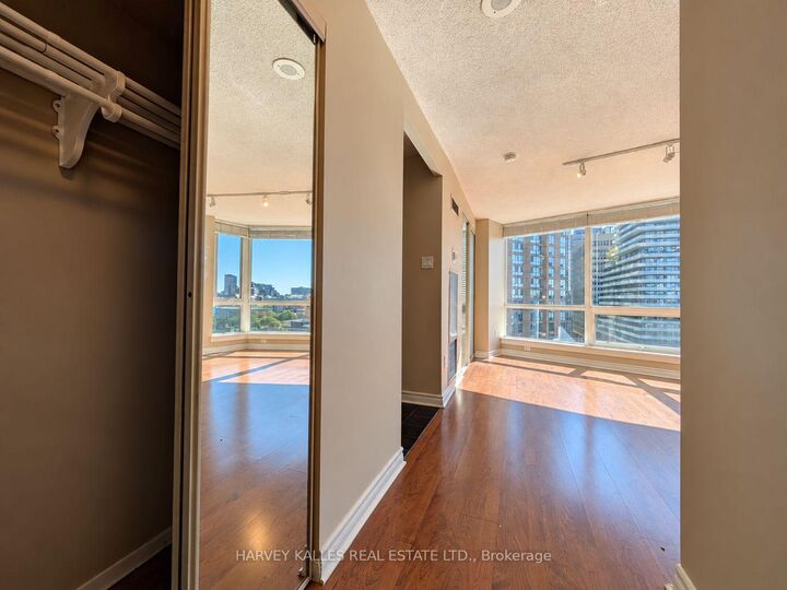 Property Photo:  1055 Bay Street 1010  ON M5S 3A3 